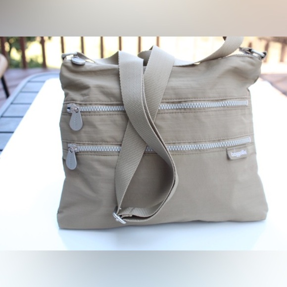 Baggallini cross body bag - Picture 1 of 12